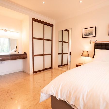 Ecton House Bed & Breakfast Нюпорт Екстериор снимка