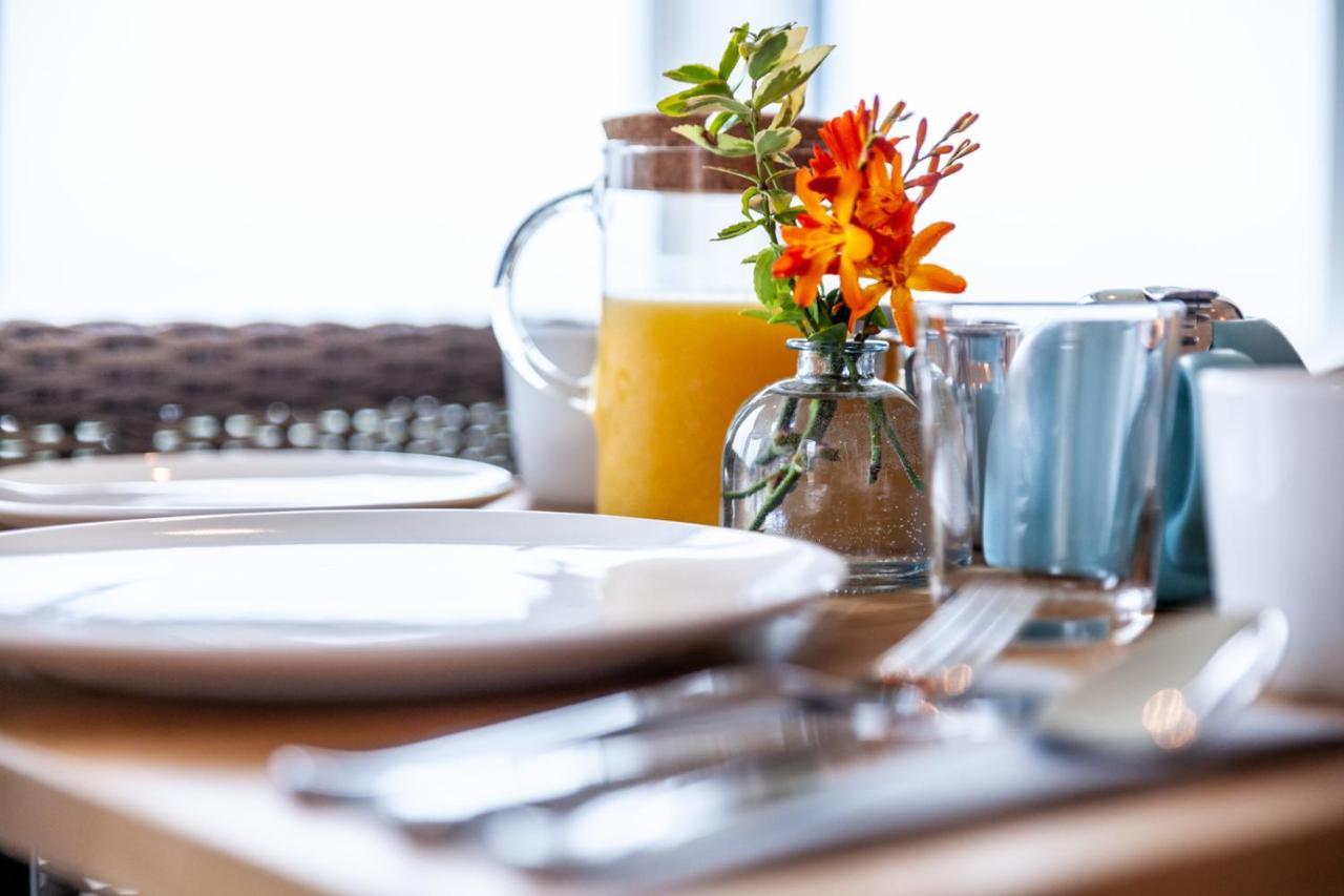 Ecton House Bed & Breakfast Нюпорт Екстериор снимка