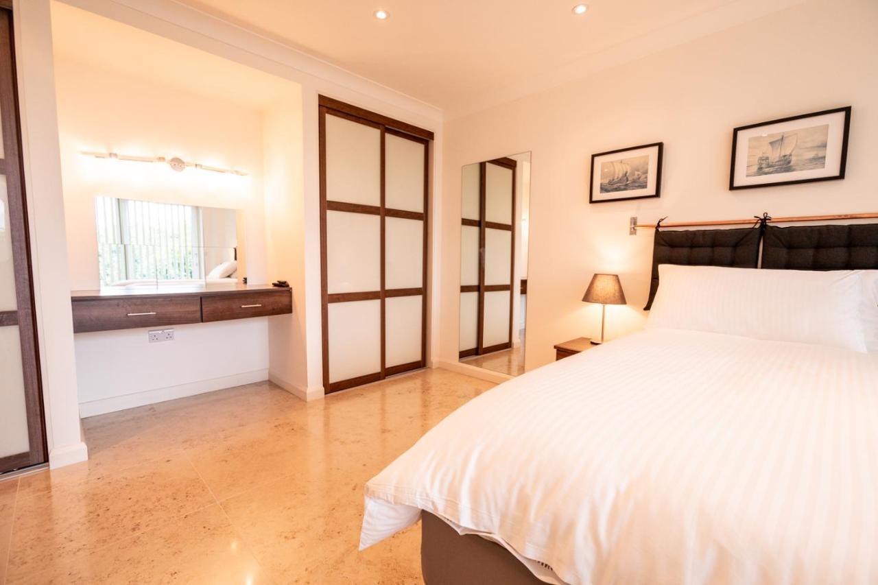 Ecton House Bed & Breakfast Нюпорт Екстериор снимка