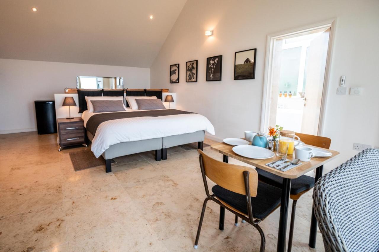 Ecton House Bed & Breakfast Нюпорт Екстериор снимка