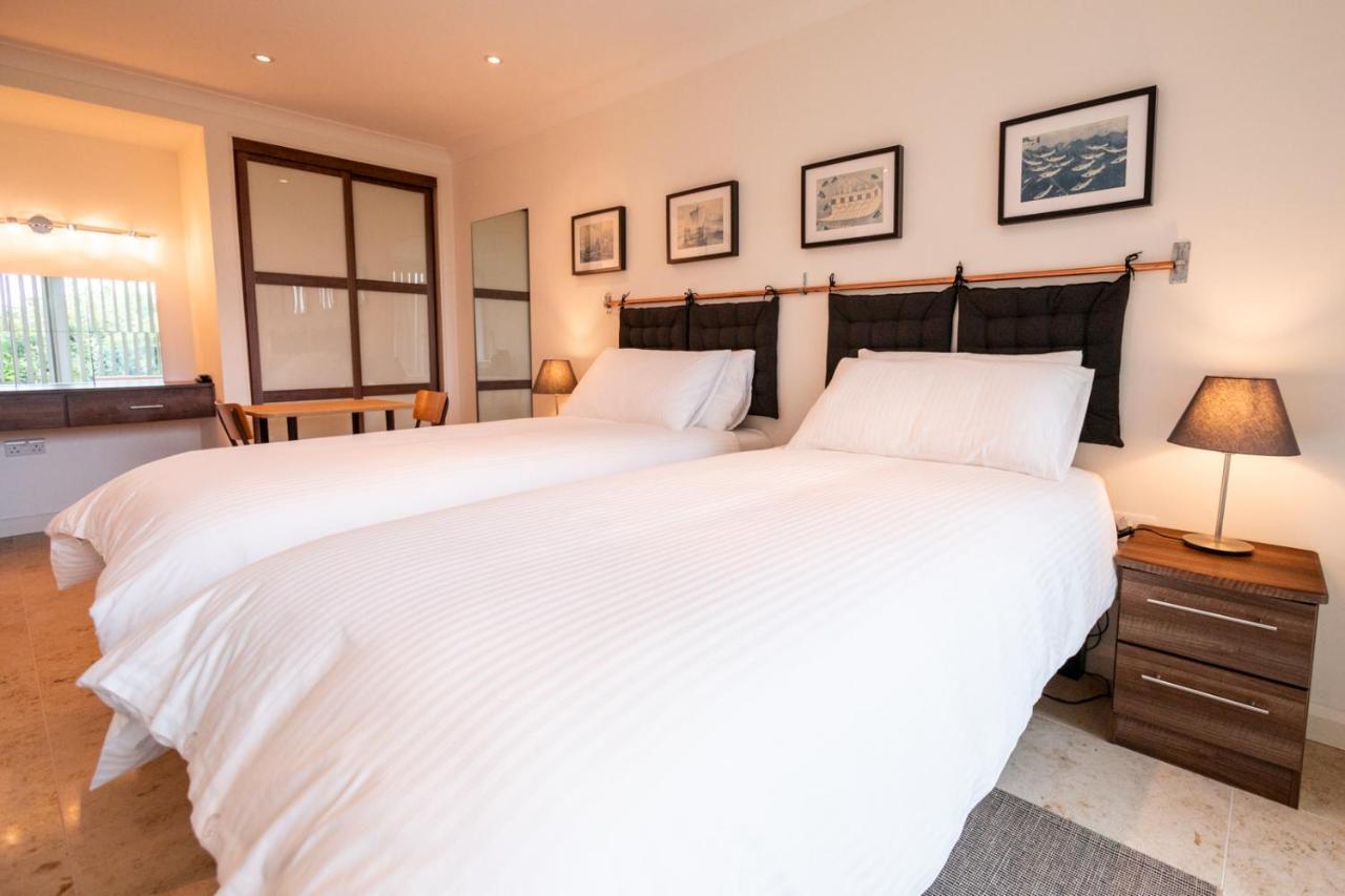 Ecton House Bed & Breakfast Нюпорт Екстериор снимка