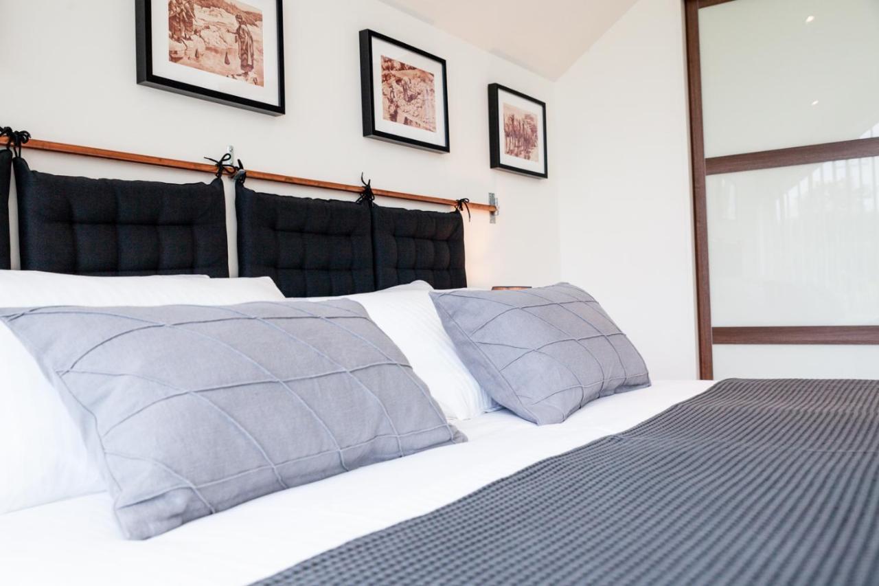 Ecton House Bed & Breakfast Нюпорт Екстериор снимка